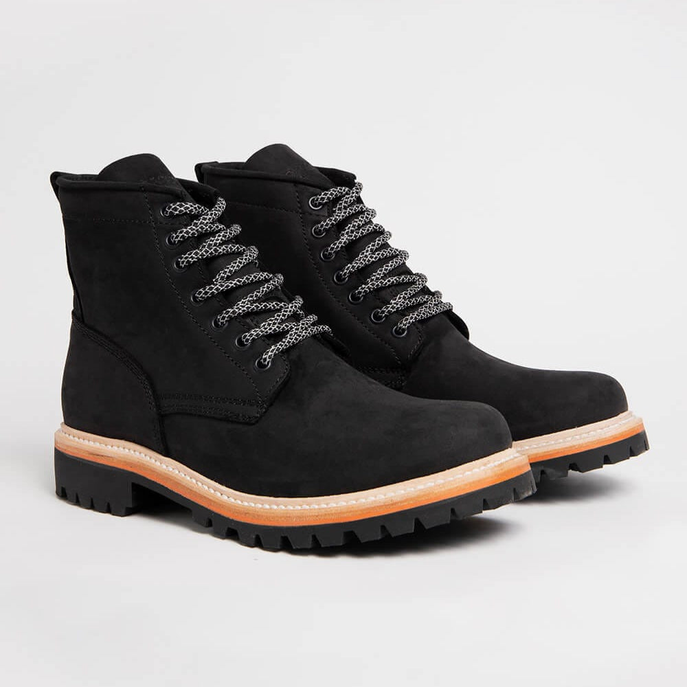 Tobacco Maverick Boots - Matte Black