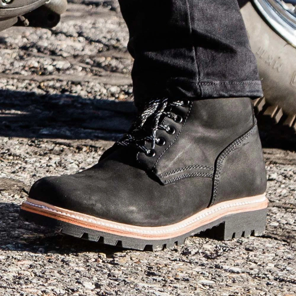 Tobacco Maverick Boots - Matte Black